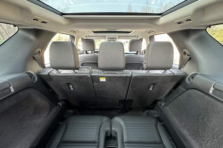 Used Land Rover Discovery 2023 300PS S