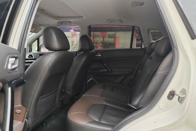 Used GAC Trumpchi GS4 2017 235T Automatic Two-Wheel Drive Luxury Smart Connectivity Version Interior 4