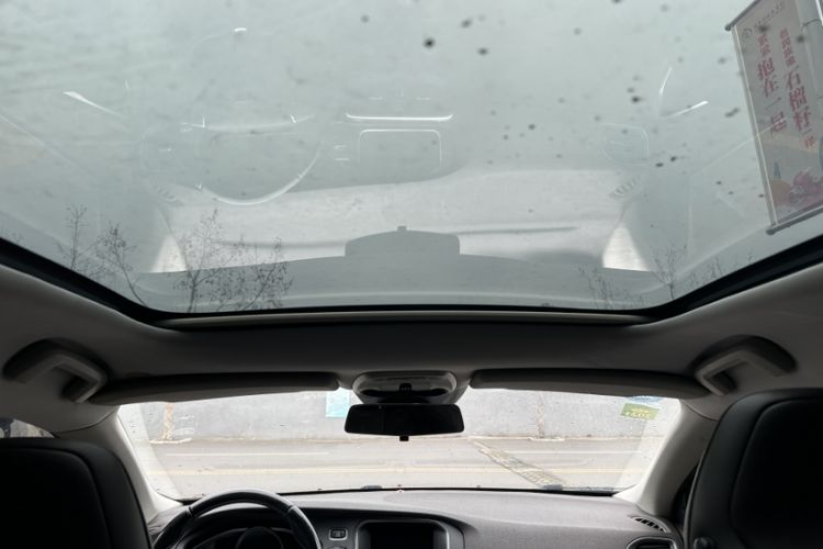 Used Volvo V40 2014 2.0T Zhiya Edition
