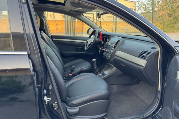 Used Nissan Sylphy 2016 Classic 1.6XE Manual Leading Edition Right Front Seat