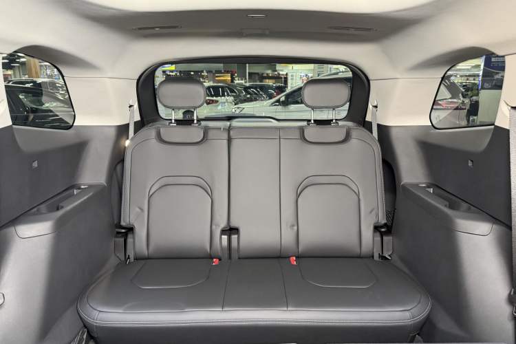 Used Ford Edge 2025 Ford Explorer L 2.0T EcoBoost E-Hybrid Two-Wheel Drive 7-Seater Luxury Model