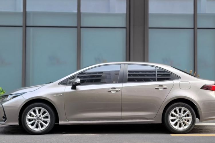 Used Toyota Corolla 2021 Dual-Motor 1.8L E-CVT Elite Edition Exterior 3