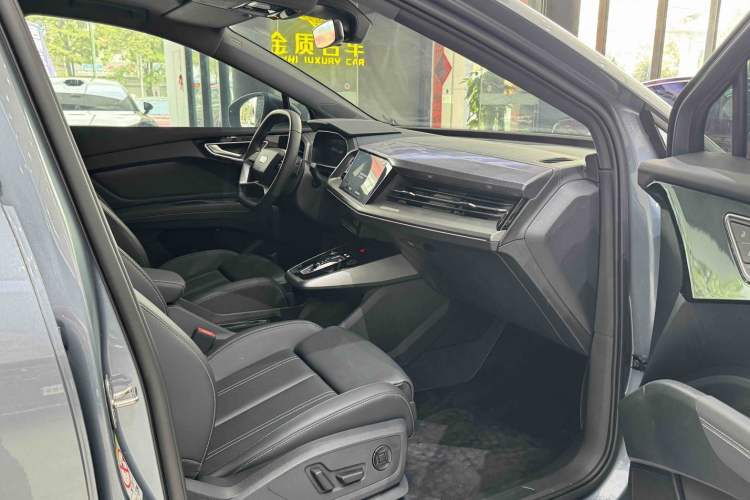 Used Audi Q4 e-tron 2024 40 e-tron Adventure Edition Interior 5