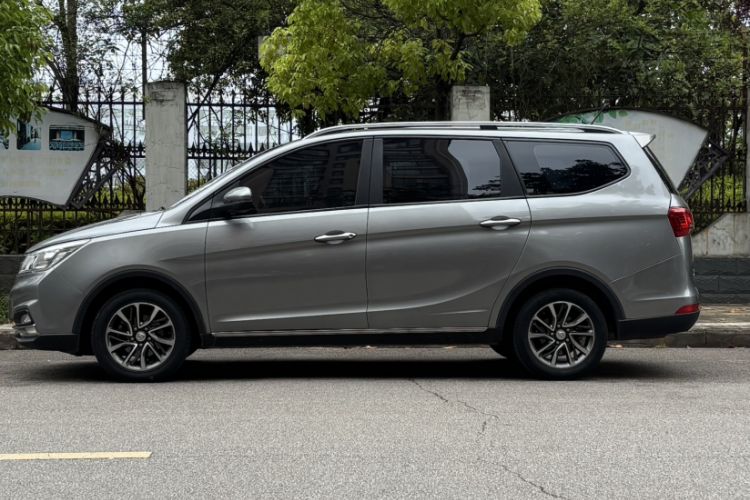 Used Baojun 730 2017 1.5T Manual Fashion Version 7 Seats China V Emission Standard

