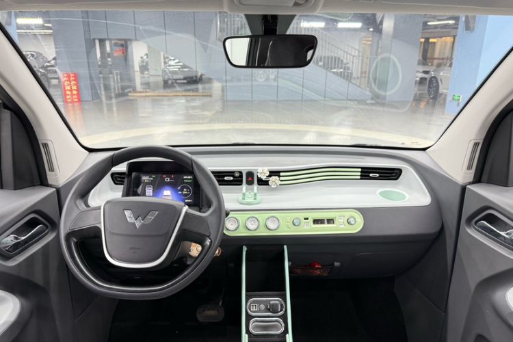 Used Wuling Hongguang MINIEV 2022 Macaron Fashion Model Lithium Iron Phosphate Interior 2