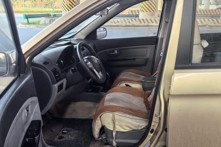 Used BAIC Weiwang M20 2014 1.5L Basic Version DAM15DL Interior 2