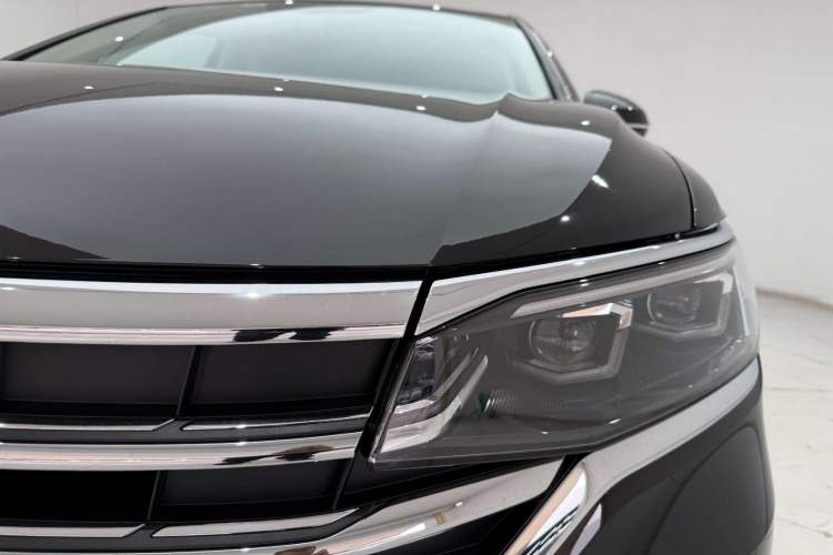 Used Volkswagen Viloran 2024 380TSI Premium Edition