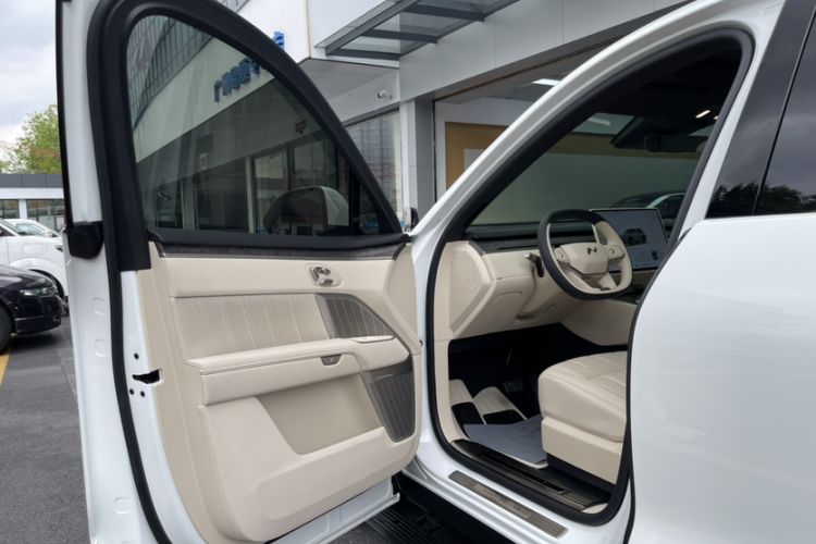 Used ONVO Luxeed L90 2025 Model—Max Six-Seater Version Interior 2