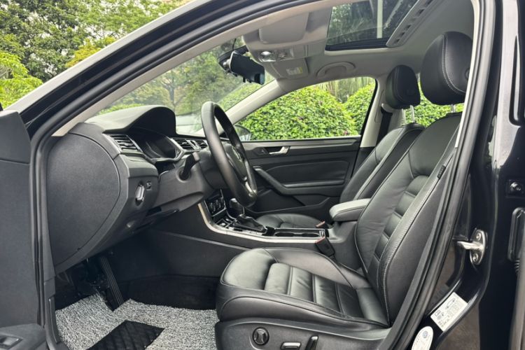 Used Volkswagen Passat 2017 280TSI DSG Luxury Edition Interior 5