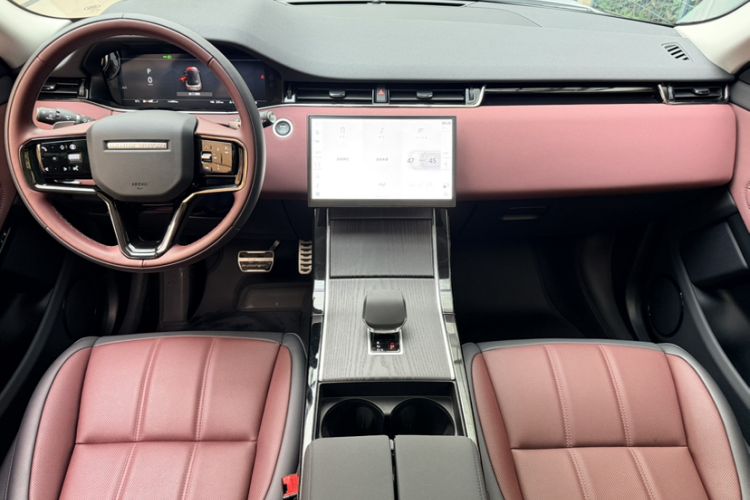 Used Land Rover Range Evoque 2024 Aurora L 249 PS Prestige Light-Chasing Edition Interior 3