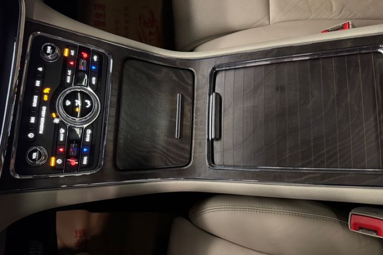 Used Lincoln Continental 2017 2.0T Two-Wheel Drive Deluxe Edition Interior 3