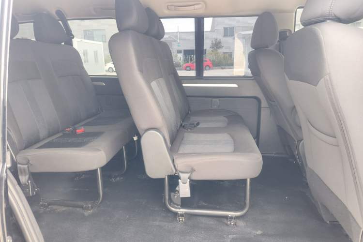 Used FORTHING Lingzhi 2023 M5L 1.6L Comfort 9-Seater Interior 4