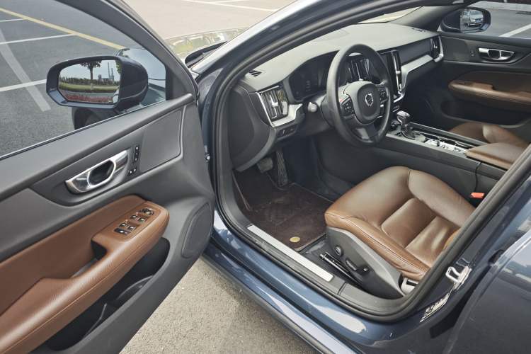 Used Volvo S60 2021 T4 Zhiyi Luxury Edition
