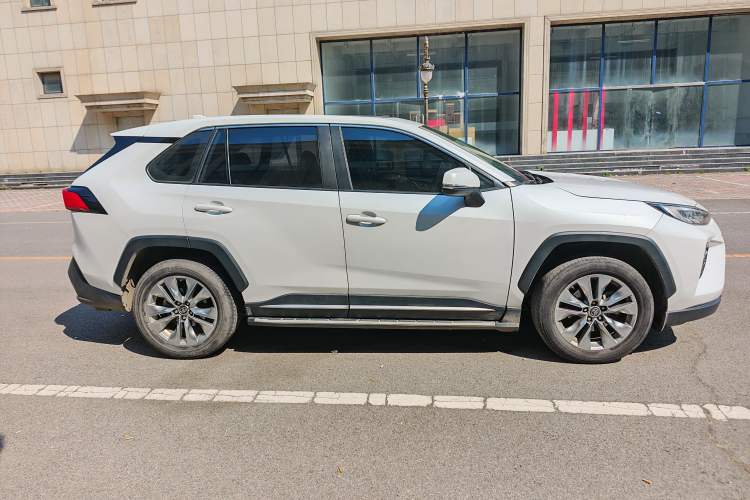 Used Toyota Wildlander 2021 2.0L CVT Two-Wheel Drive Luxury Edition
