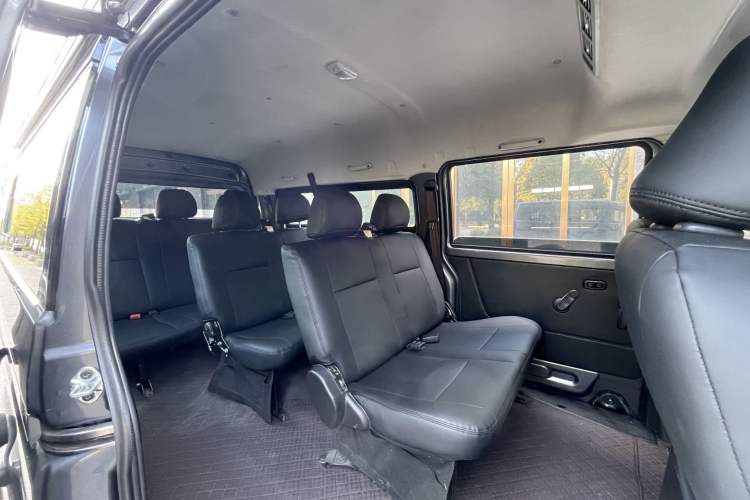 Used Jinbei Gold Hiace 2023 1.5L Passenger Vehicle Engineering Lion 9 Seats