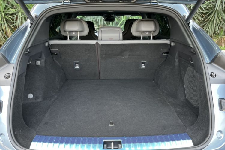 Used Lynk & Co 08 EM-P 2025 220 km All-Wheel-Drive Performance Halo Interior 7