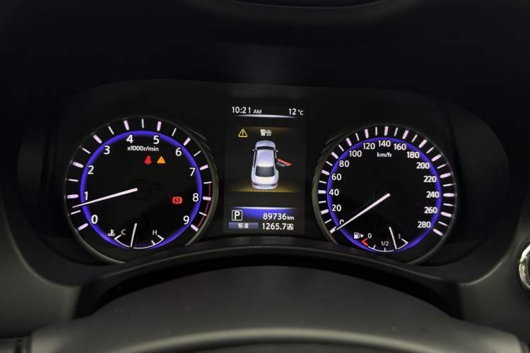 Used Infiniti Q50 2014 3.7L Comfort Edition Odometer Close Up