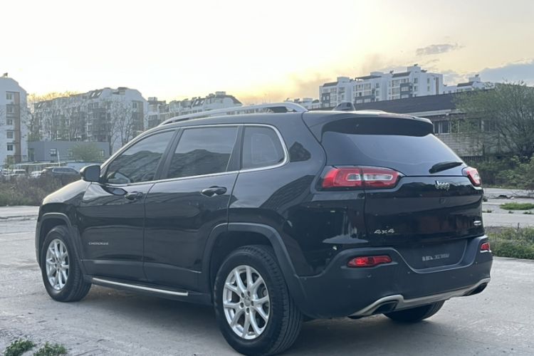 Used Jeep Cherokee 2016 2.4L Professional Smart Version Exterior 4