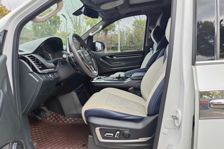 Used SAIC MAXUS G20 2021 PLUS 2.0T Gasoline Automatic Luxury Edition Interior 8