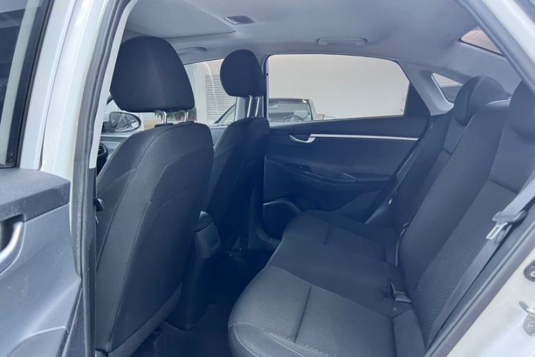 Used Hyundai Celesta 2017 1.6L Automatic Enjoyment Version GLS Interior 7