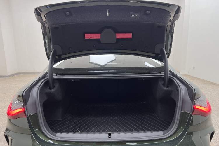 Used BMW 4 Series 2022 Second Facelift 430i M Sport Night Edition Package Trunk