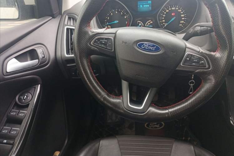 Used Ford Focus 2017 Sedan 1.6L Manual Fashion Edition Smart Drive Version
