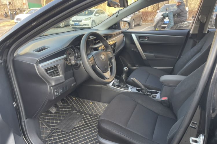 Used Toyota Corolla 2017 1.6L Manual GL Interior 5