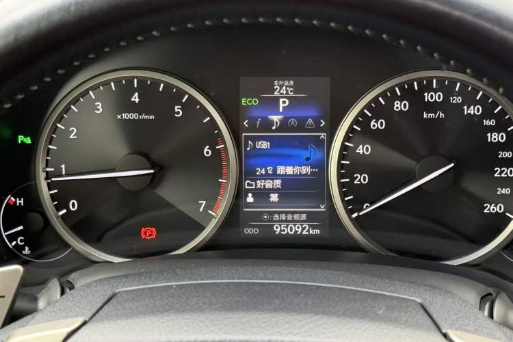 Used Lexus NX 2015 200T All-Wheel-Drive Fēngshàng Edition Odometer Close Up