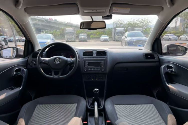 Used Volkswagen Polo 2014 1.4L Manual Fashion Edition Interior 2