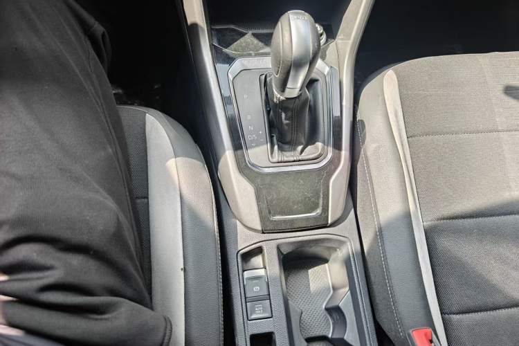 Used Volkswagen T-ROC 2018 230TSI DSG Two-Wheel Drive Advanced Version China V Standard Interior 6