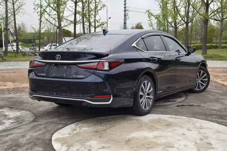 Used Lexus ES 2018 300h Premier Edition China VI Standard