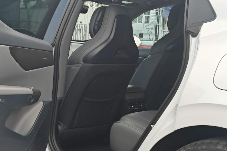 Used Lynk & Co 07 2024 EM-P 126 Long-Range Ultra
