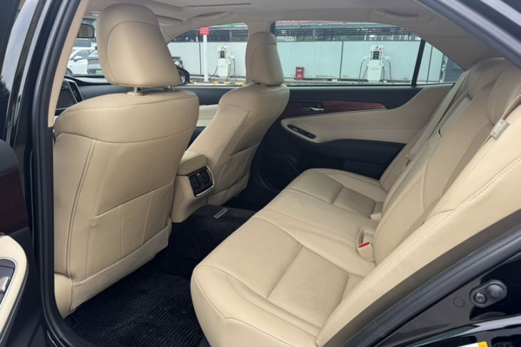 Used Toyota Crown 2015 2.5L Smart Edition
