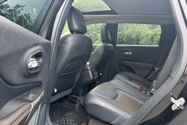 Used Jeep Cherokee 2017 2.0L Superior Edition