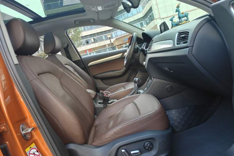 Used Audi Q3 2016 35 TFSI quattro all-wheel-drive style model Interior 3