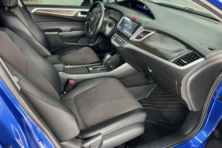 Used Honda Jade 2017 1.8L automatic Comfort version 5 seats Interior 4