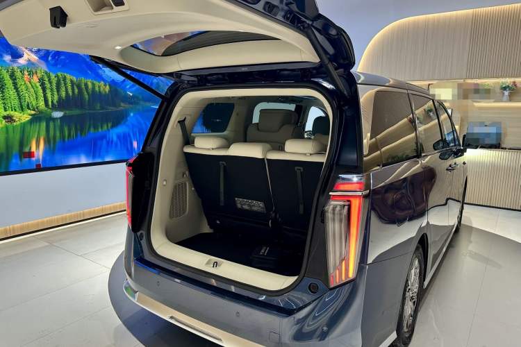 Used GAC Trumpchi Xiangwang M8 2025 Kunkun Series Ultra First-Class Cabin
