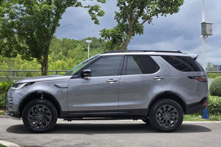 Used Land Rover Discovery 2023 Revised Version 360 PS R-Dynamic S