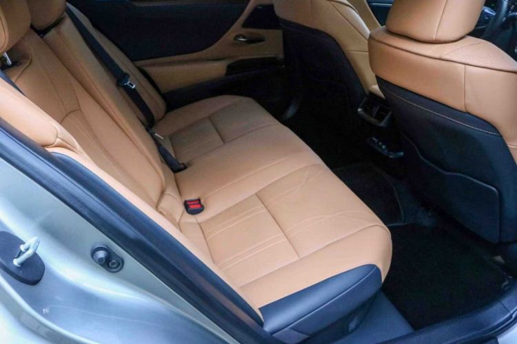 Used Lexus ES 2021 300h Executive Edition
