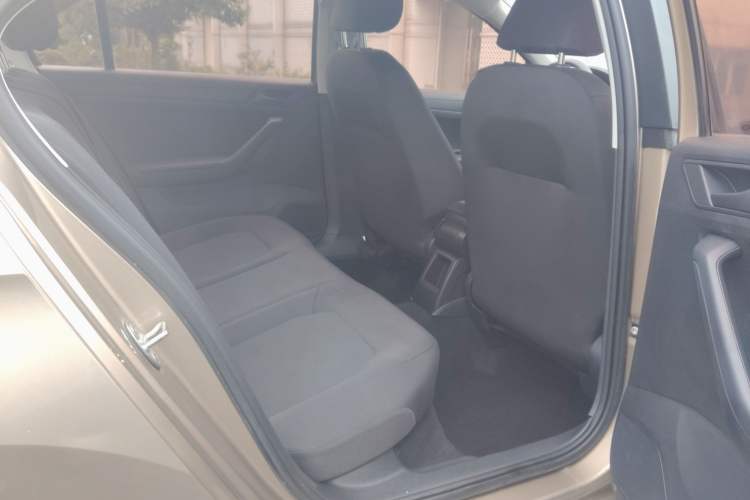 Used Volkswagen Jetta 2017 1.5L Manual Fashion Edition

