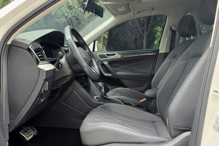 Used Volkswagen Tiguan L 2022 330TSI Automatic Two-Wheel Drive R-Line Enhanced Edition