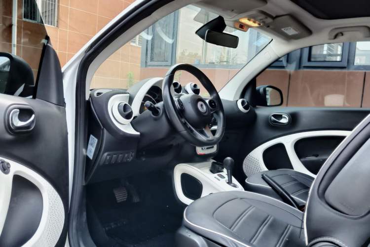 Used smart fortwo 2015 1.0L 52 kW Hardtop Passion Edition