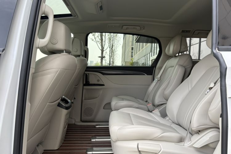 Used Buick GL8 2021 ES Landtrek 653T Comfort Edition Interior 9