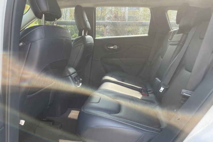 Used Jeep Cherokee 2016 2.4L Leading Smart Version Interior 2