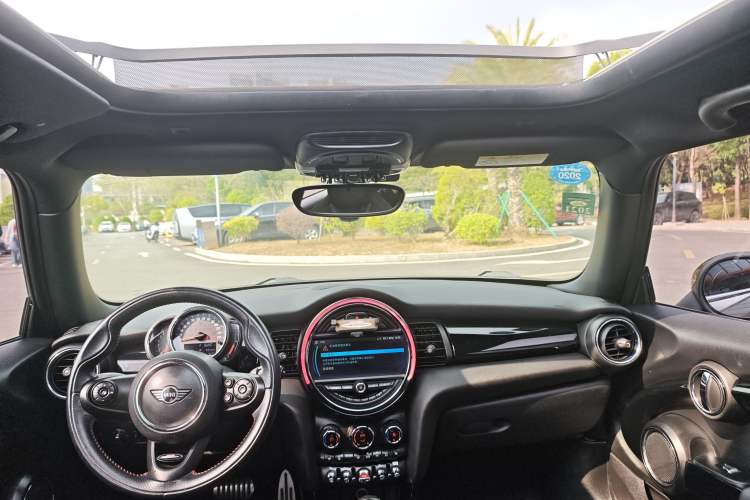 Used MINI MINI 2018 1.5T COOPER Racing Driver
