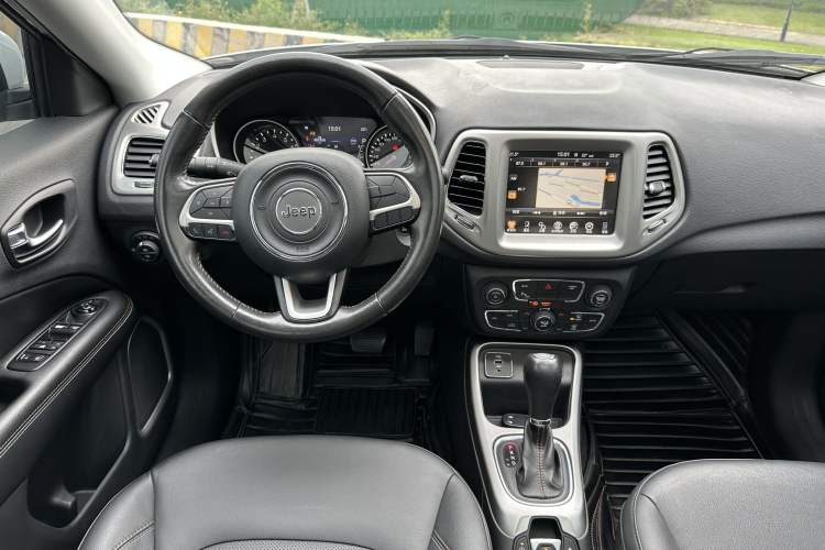 Used Jeep Compass 2017 200T Automatic Family Edition Interior 6