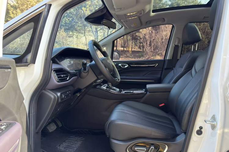 Used GAC Trumpchi M6 2024 MAX 270T WDCT Luxury Edition