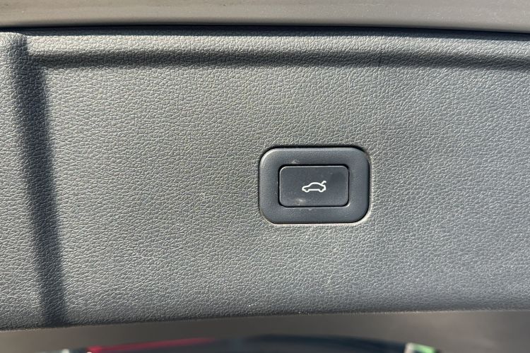 Used Hongqi HS5 2022 Revised Version 2.0T Smart Connect Flagship Edition
