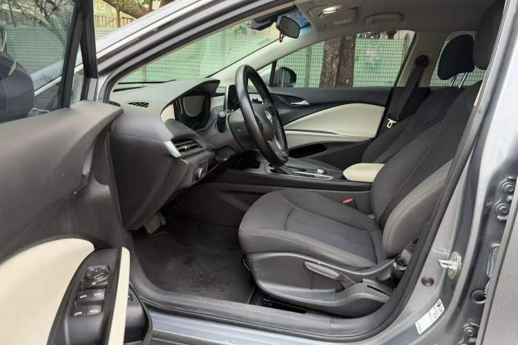 Used Buick Velite 6 2020 Plug-in Hybrid Connected Fashion Model Interior 3