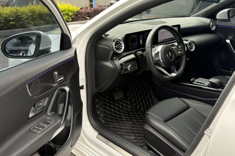 Used Mercedes-Benz A-Class 2022 Restyled A 200 L Sport Sedan Fashion Version Interior 4